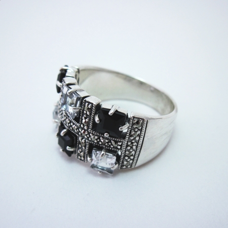 Black and White Checkerboard Marcasite Ring - Size 8 - Click Image to Close